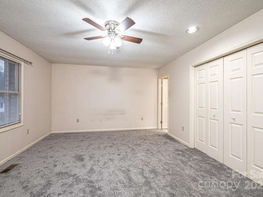 709 21st Avenue, Hickory, NC 28601.  MLS# CAR4276876, YatesRealty ID 23275. Primary BR 