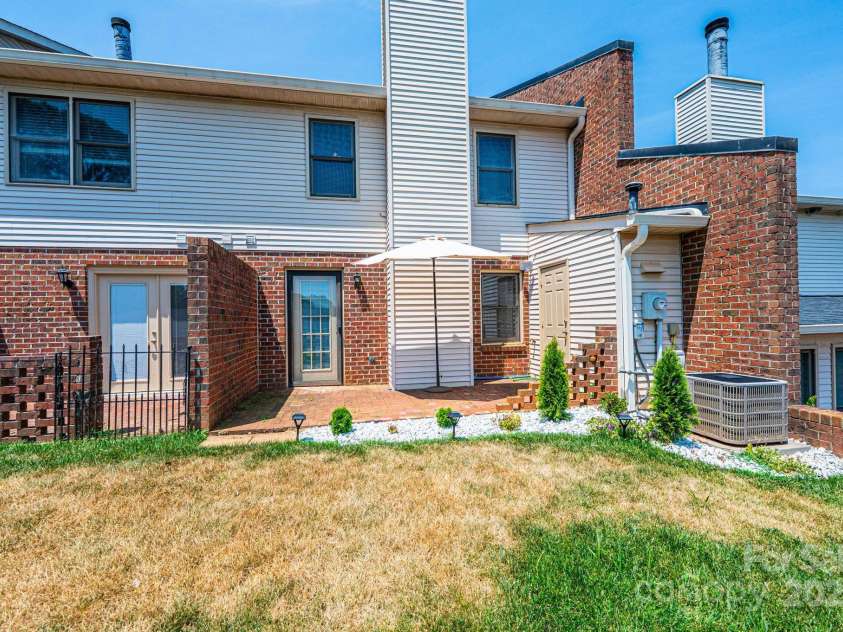 709 21st Avenue, Hickory, NC 28601.  MLS# CAR4276876, YatesRealty ID 23275. Rear Patio & back yard