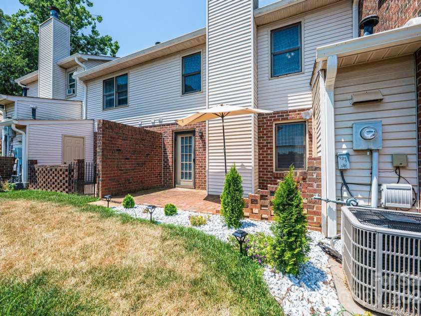 709 21st Avenue, Hickory, NC 28601.  MLS# CAR4276876, YatesRealty ID 23275. Rear Patio & back yard