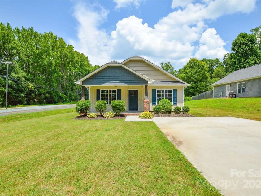 551 Sylvan Street, Concord, NC 28025.  MLS# CAR4276212, YatesRealty ID 23277. 