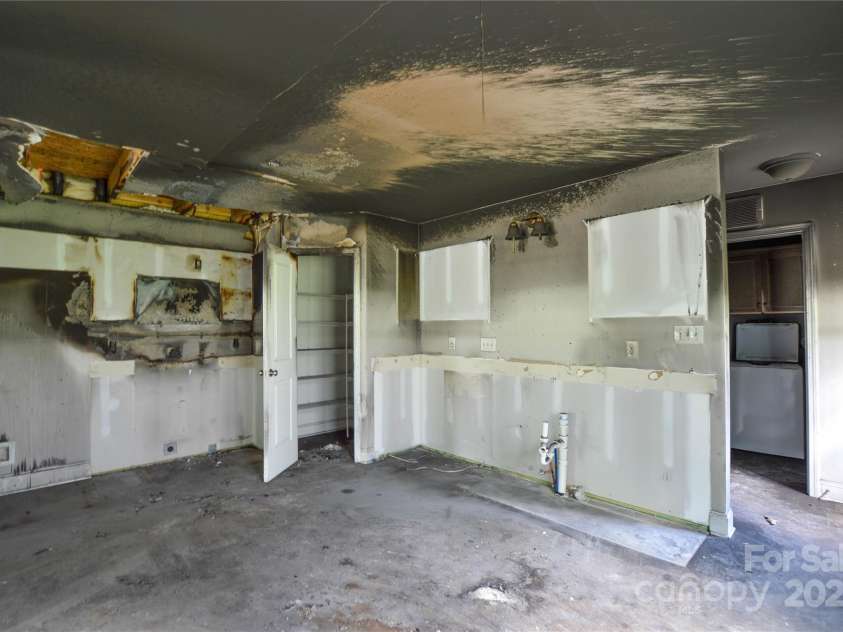 551 Sylvan Street, Concord, NC 28025.  MLS# CAR4276212, YatesRealty ID 23277. 