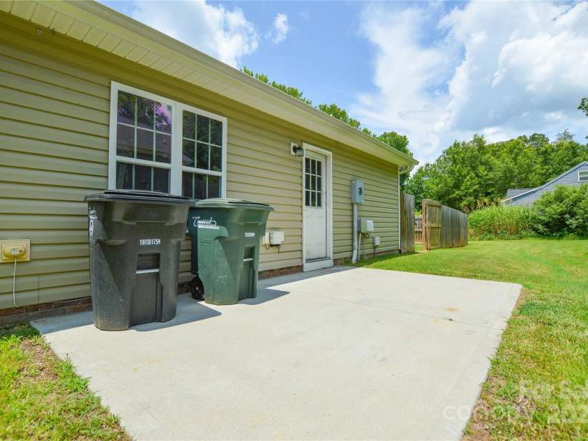 551 Sylvan Street, Concord, NC 28025.  MLS# CAR4276212, YatesRealty ID 23277. 