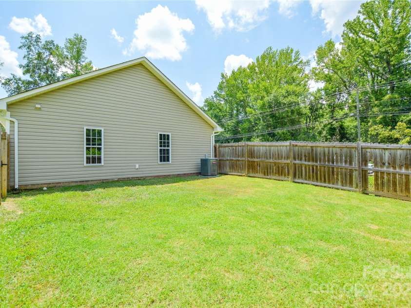 551 Sylvan Street, Concord, NC 28025.  MLS# CAR4276212, YatesRealty ID 23277. 