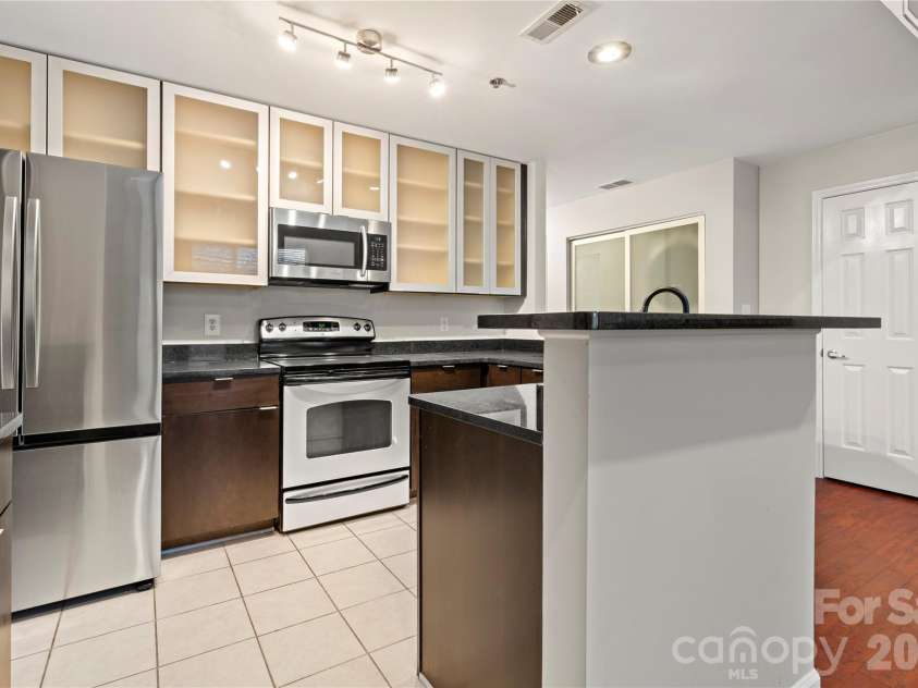 509 Graham Street, Charlotte, NC 28202.  MLS# CAR4333600, YatesRealty ID 2328. 