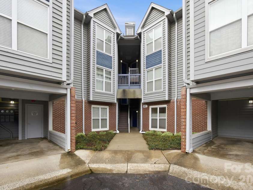 509 Graham Street, Charlotte, NC 28202.  MLS# CAR4384680, YatesRealty ID 2328. 