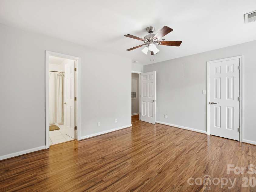 509 Graham Street, Charlotte, NC 28202.  MLS# CAR4384680, YatesRealty ID 2328. 