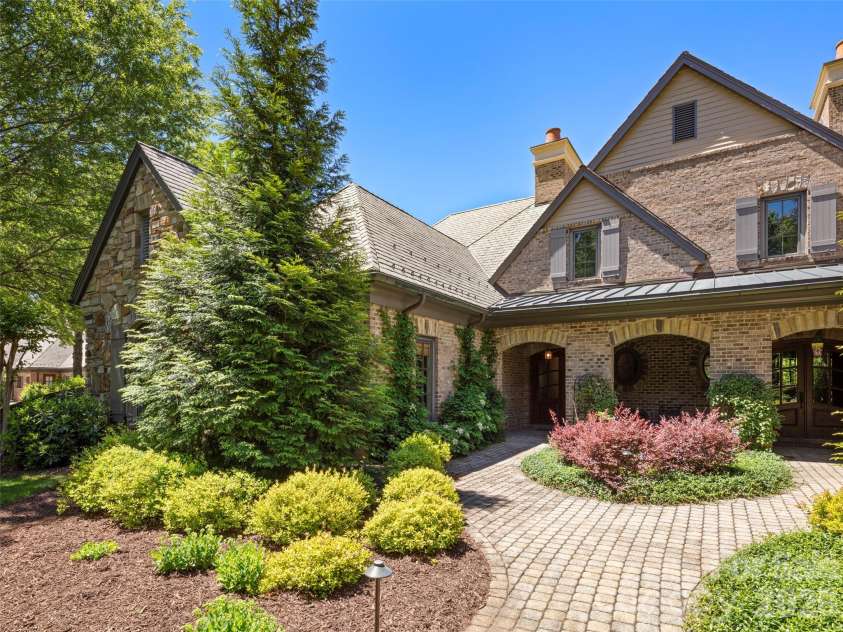 14 Golfside Court, Arden, NC 28704.  MLS# CAR4373561, YatesRealty ID 23280. 