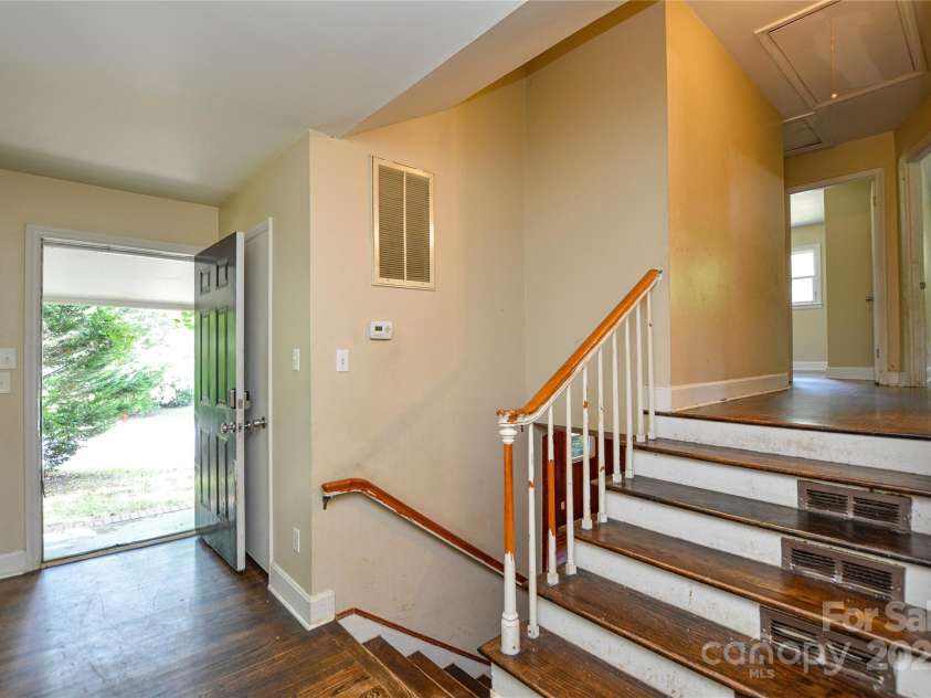 5008 Brooktree Drive, Charlotte, NC 28208.  MLS# CAR4276220, YatesRealty ID 23280. 