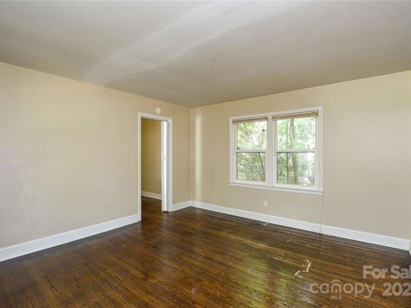 5008 Brooktree Drive, Charlotte, NC 28208.  MLS# CAR4276220, YatesRealty ID 23280. 