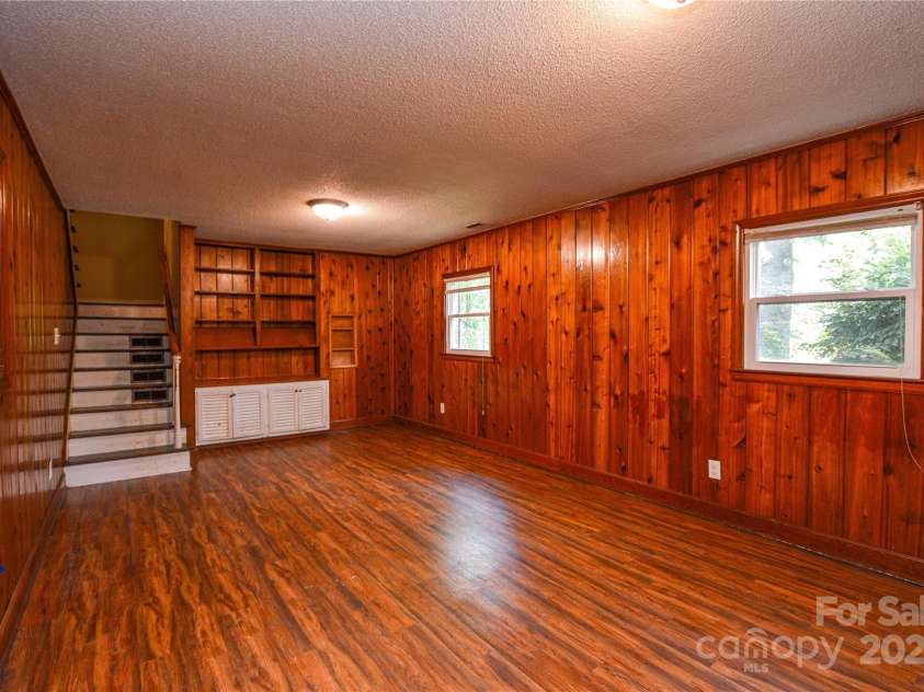 5008 Brooktree Drive, Charlotte, NC 28208.  MLS# CAR4276220, YatesRealty ID 23280. 