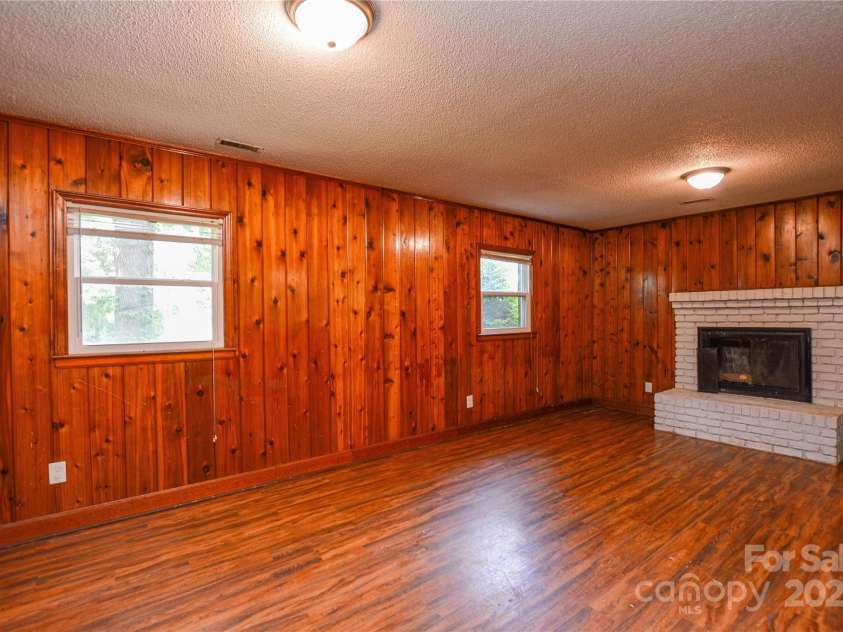 5008 Brooktree Drive, Charlotte, NC 28208.  MLS# CAR4276220, YatesRealty ID 23280. 