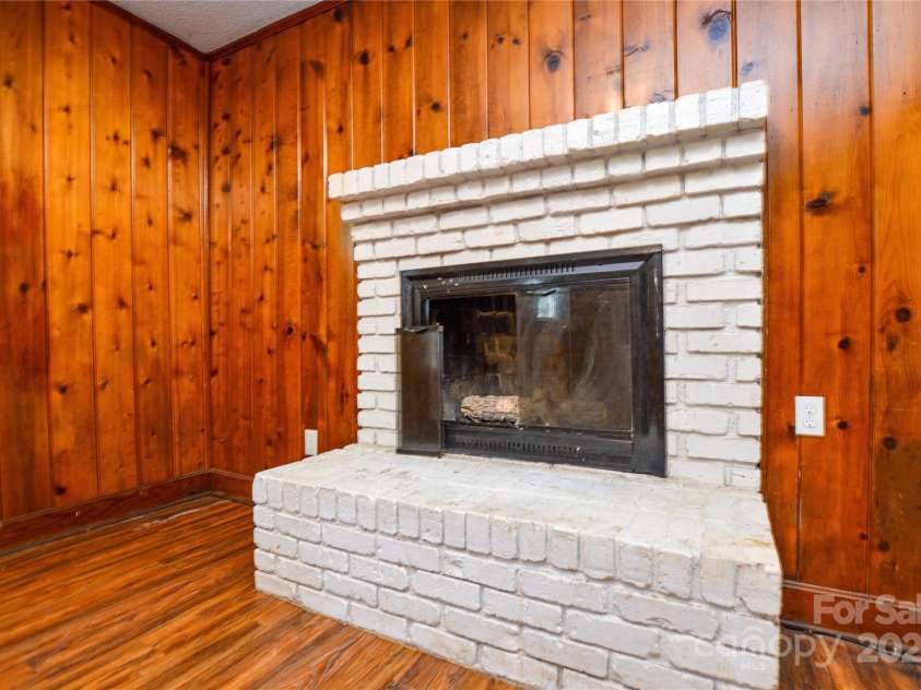 5008 Brooktree Drive, Charlotte, NC 28208.  MLS# CAR4276220, YatesRealty ID 23280. 