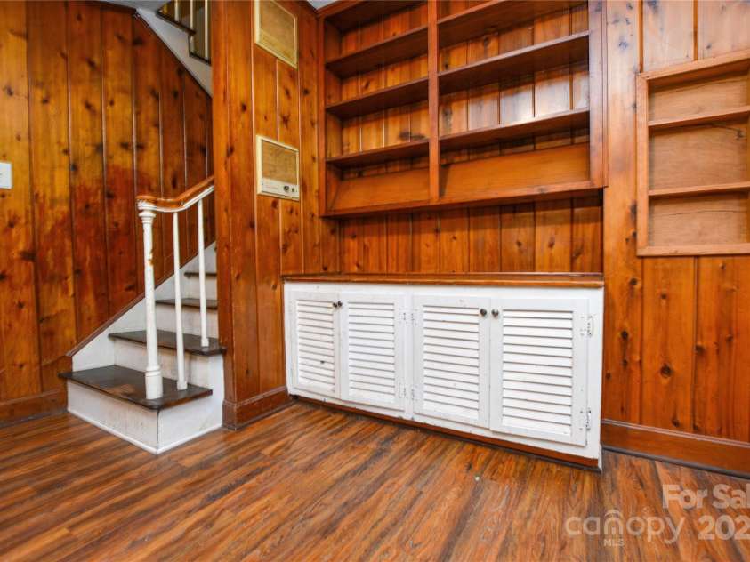 5008 Brooktree Drive, Charlotte, NC 28208.  MLS# CAR4276220, YatesRealty ID 23280. 