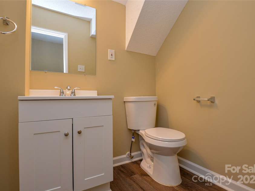 5008 Brooktree Drive, Charlotte, NC 28208.  MLS# CAR4276220, YatesRealty ID 23280. 