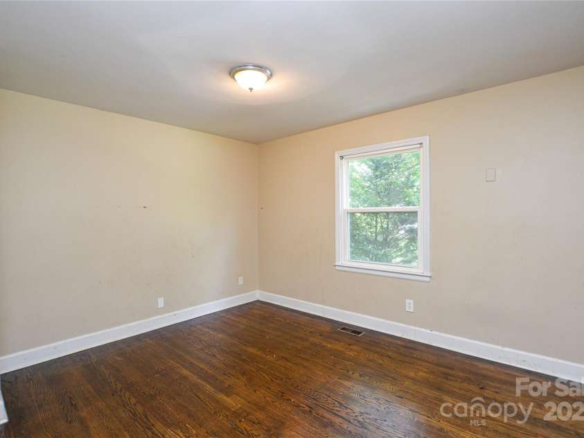 5008 Brooktree Drive, Charlotte, NC 28208.  MLS# CAR4276220, YatesRealty ID 23280. 