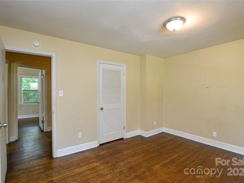 5008 Brooktree Drive, Charlotte, NC 28208.  MLS# CAR4276220, YatesRealty ID 23280. 