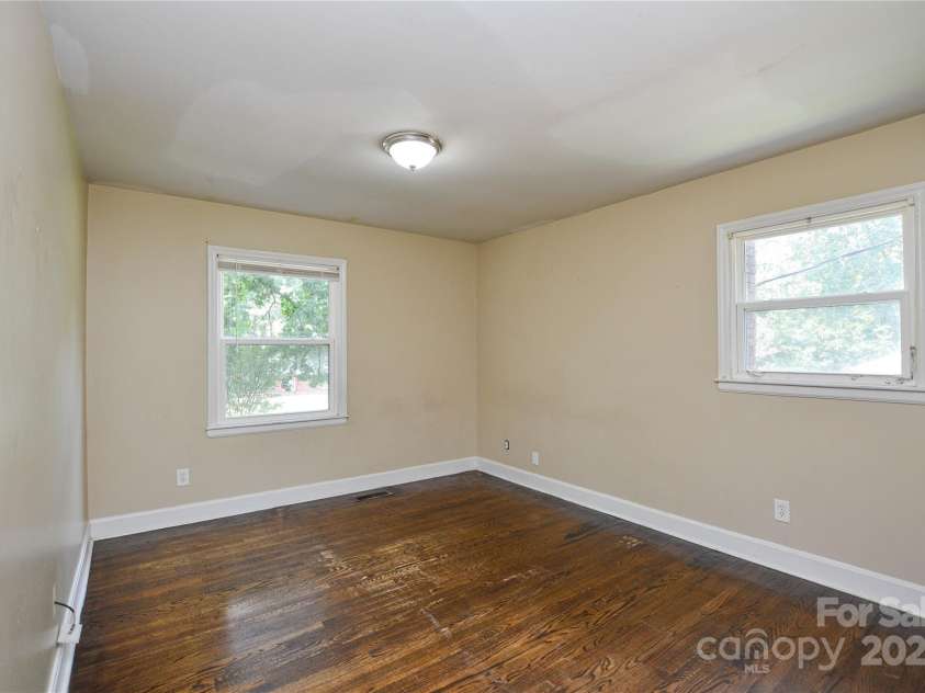 5008 Brooktree Drive, Charlotte, NC 28208.  MLS# CAR4276220, YatesRealty ID 23280. 