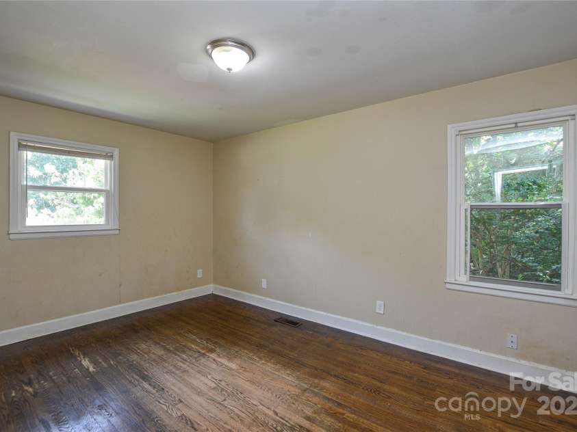 5008 Brooktree Drive, Charlotte, NC 28208.  MLS# CAR4276220, YatesRealty ID 23280. 