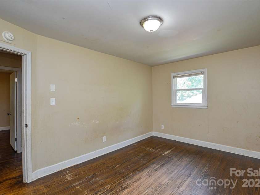 5008 Brooktree Drive, Charlotte, NC 28208.  MLS# CAR4276220, YatesRealty ID 23280. 
