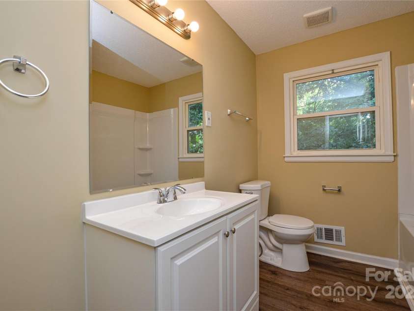 5008 Brooktree Drive, Charlotte, NC 28208.  MLS# CAR4276220, YatesRealty ID 23280. 