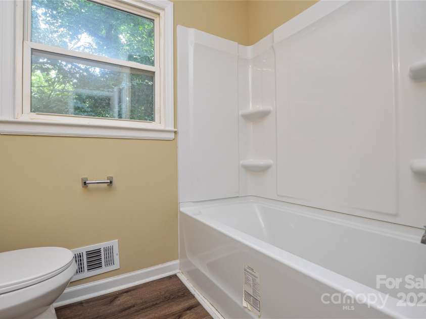 5008 Brooktree Drive, Charlotte, NC 28208.  MLS# CAR4276220, YatesRealty ID 23280. 