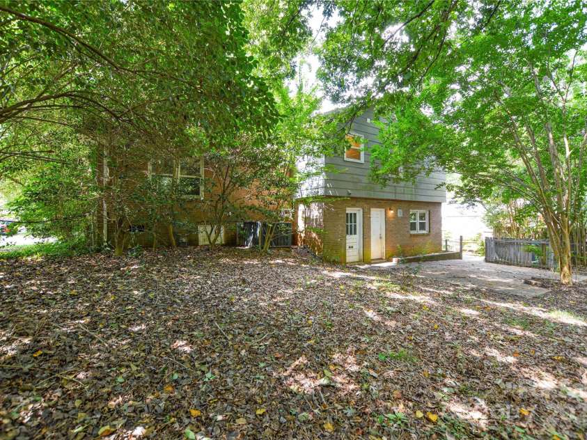 5008 Brooktree Drive, Charlotte, NC 28208.  MLS# CAR4276220, YatesRealty ID 23280. 