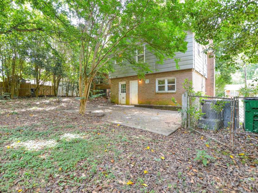 5008 Brooktree Drive, Charlotte, NC 28208.  MLS# CAR4276220, YatesRealty ID 23280. 
