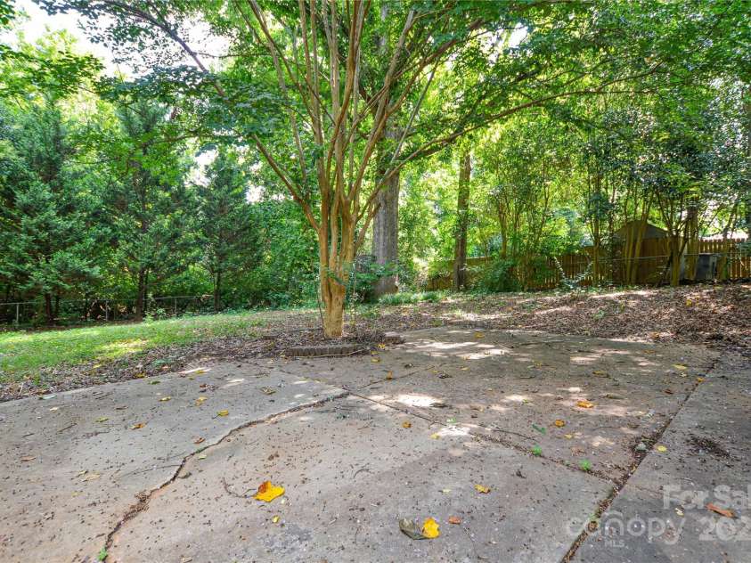 5008 Brooktree Drive, Charlotte, NC 28208.  MLS# CAR4276220, YatesRealty ID 23280. 