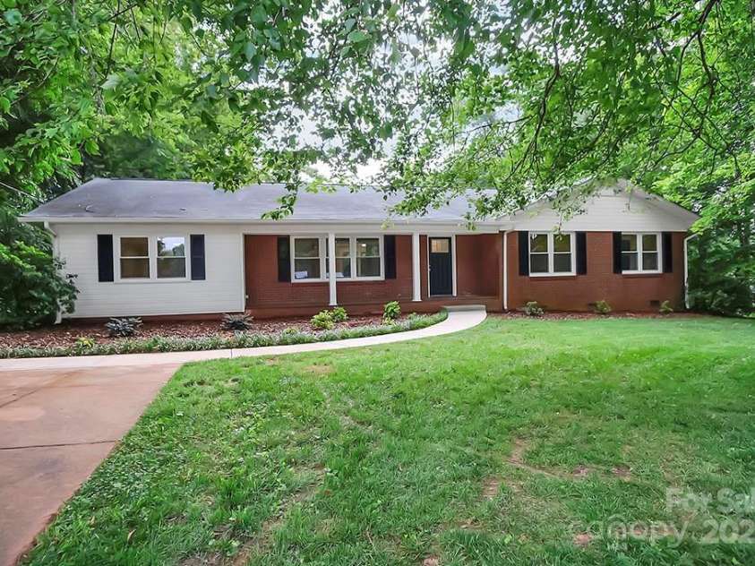 1538 Hilltop Drive, Shelby, NC 28150.  MLS# CAR4276339, YatesRealty ID 23281. 