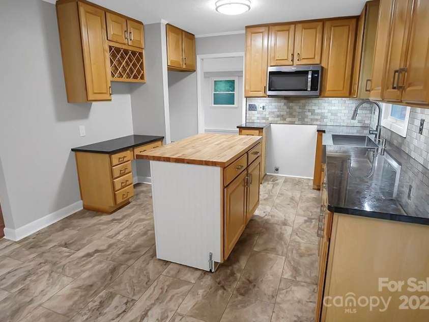 1538 Hilltop Drive, Shelby, NC 28150.  MLS# CAR4276339, YatesRealty ID 23281. 