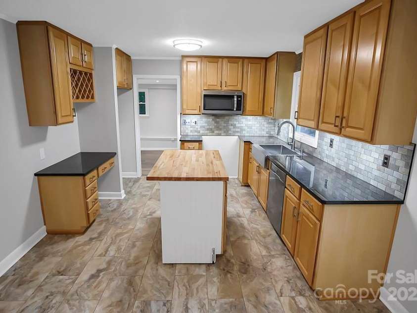 1538 Hilltop Drive, Shelby, NC 28150.  MLS# CAR4276339, YatesRealty ID 23281. 