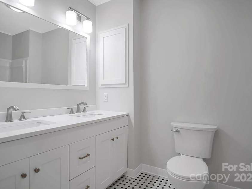 1538 Hilltop Drive, Shelby, NC 28150.  MLS# CAR4276339, YatesRealty ID 23281. Bathroom
