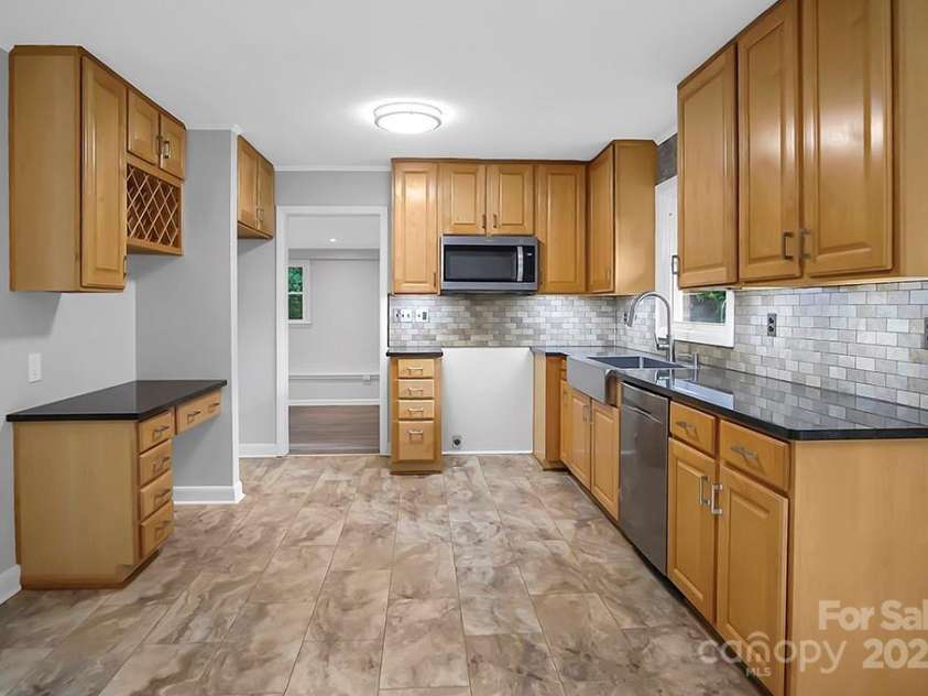 1538 Hilltop Drive, Shelby, NC 28150.  MLS# CAR4276339, YatesRealty ID 23281. Kitchen