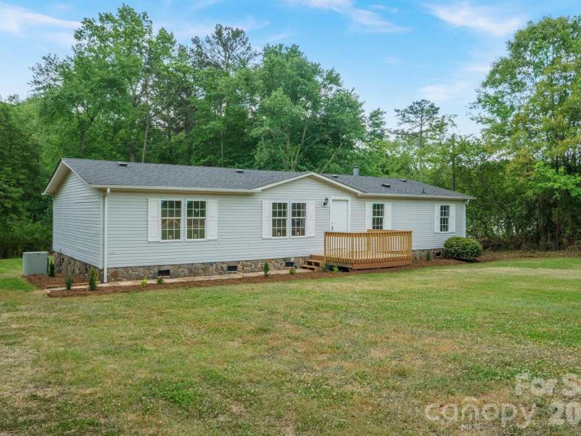 2780 Orangewood Lane, Newton, NC 28658.  MLS# CAR4380573, YatesRealty ID 23282. 