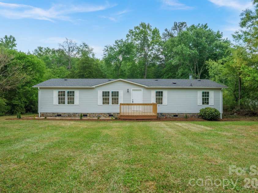 2780 Orangewood Lane, Newton, NC 28658.  MLS# CAR4380573, YatesRealty ID 23282. 