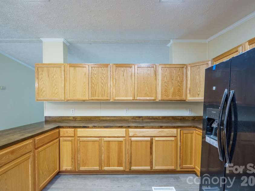 2780 Orangewood Lane, Newton, NC 28658.  MLS# CAR4380573, YatesRealty ID 23282. 