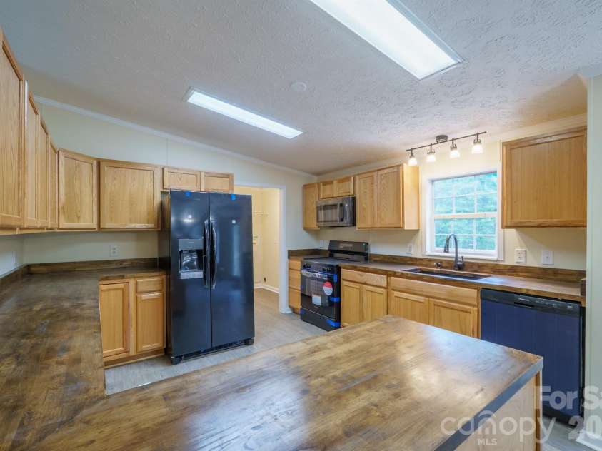 2780 Orangewood Lane, Newton, NC 28658.  MLS# CAR4380573, YatesRealty ID 23282. 