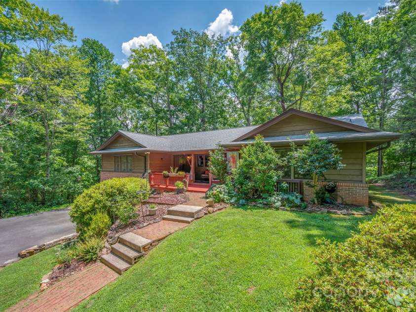 467 Winners Circle, Tryon, NC 28782.  MLS# CAR4276645, YatesRealty ID 23282. 