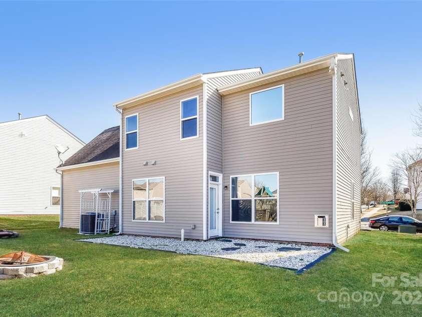 8351 Rolling Meadows Lane, Huntersville, NC 28078.  MLS# CAR4276878, YatesRealty ID 23284. 