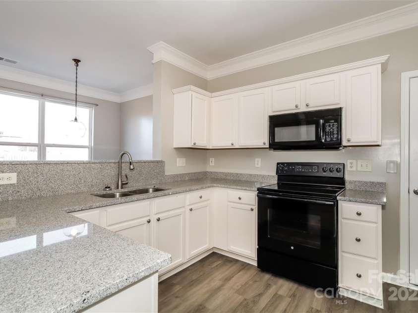 8351 Rolling Meadows Lane, Huntersville, NC 28078.  MLS# CAR4276878, YatesRealty ID 23284. 