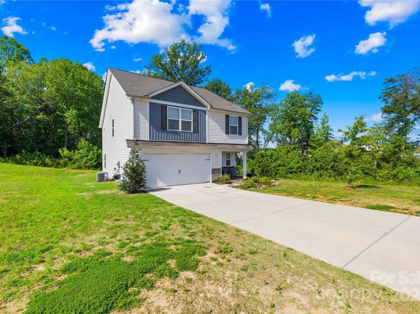 107 Frank Burns Way, Kings Mountain, NC 28086.  MLS# CAR4276365, YatesRealty ID 23286. 