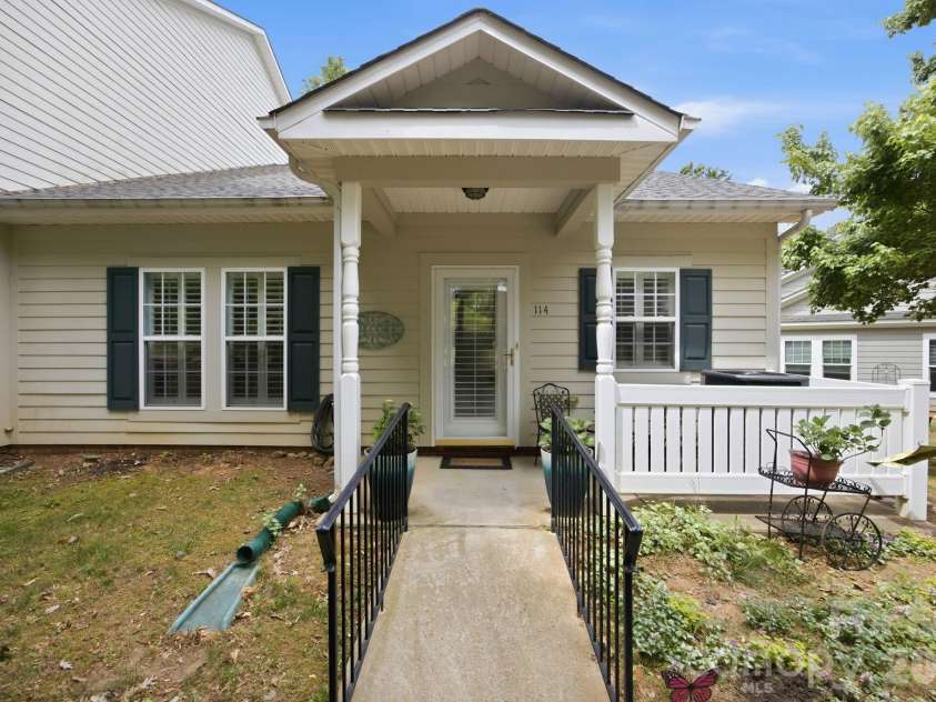 114 Par Place, Mooresville, NC 28115.  MLS# CAR4377850, YatesRealty ID 23286. Front View