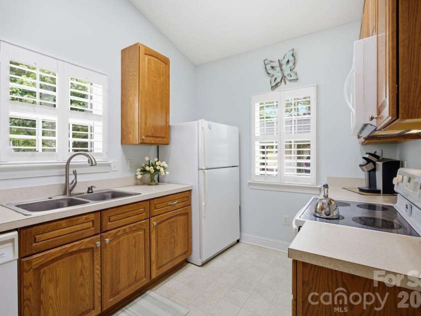 114 Par Place, Mooresville, NC 28115.  MLS# CAR4377850, YatesRealty ID 23286. Kitchen