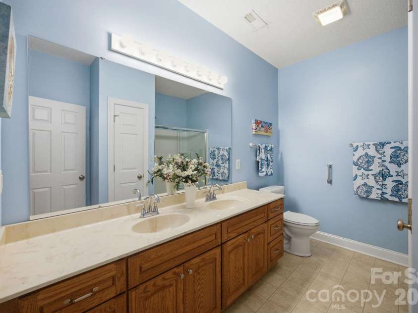 114 Par Place, Mooresville, NC 28115.  MLS# CAR4377850, YatesRealty ID 23286. Primary Bath