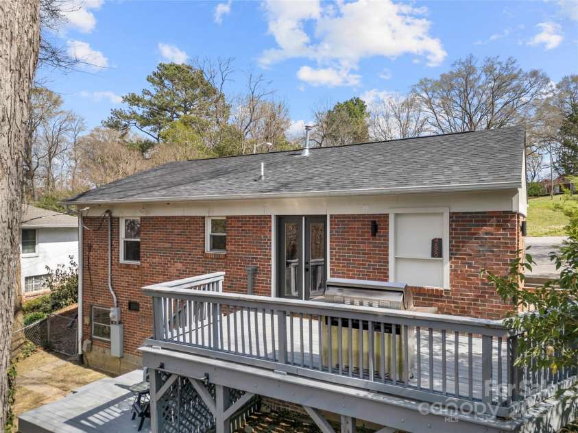 4820 Valley Stream Road, Charlotte, NC 28209.  MLS# CAR4232829, YatesRealty ID 23288. 