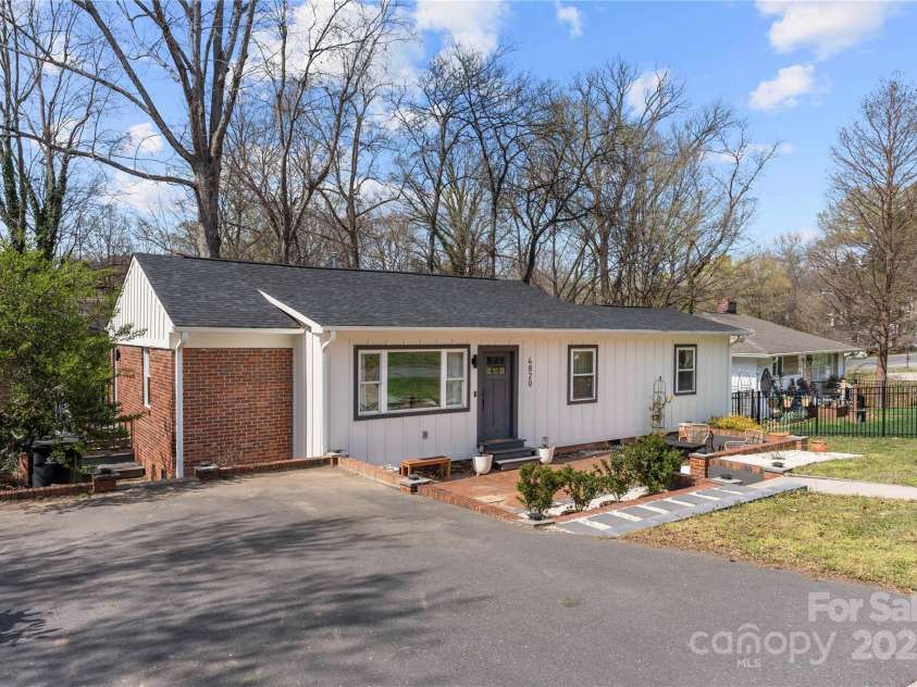 4820 Valley Stream Road, Charlotte, NC 28209.  MLS# CAR4232829, YatesRealty ID 23288. 