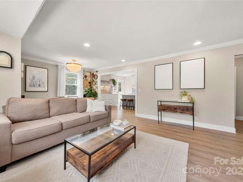 4820 Valley Stream Road, Charlotte, NC 28209.  MLS# CAR4232829, YatesRealty ID 23288. 