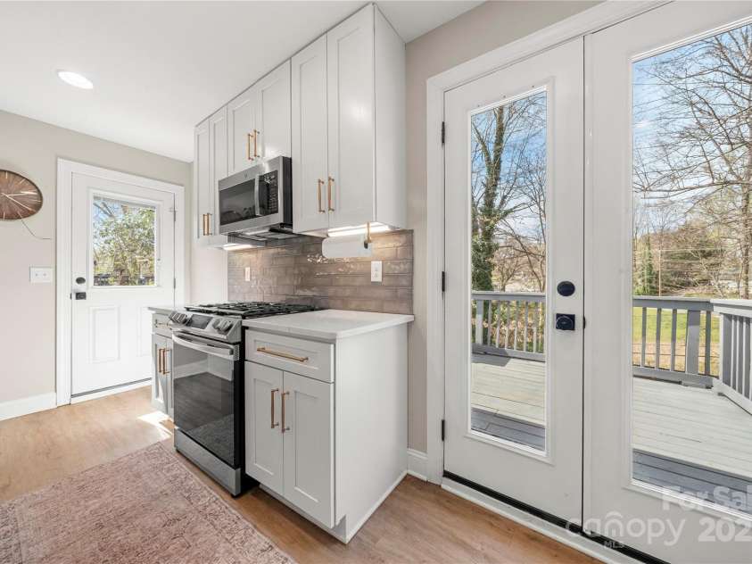 4820 Valley Stream Road, Charlotte, NC 28209.  MLS# CAR4232829, YatesRealty ID 23288. 