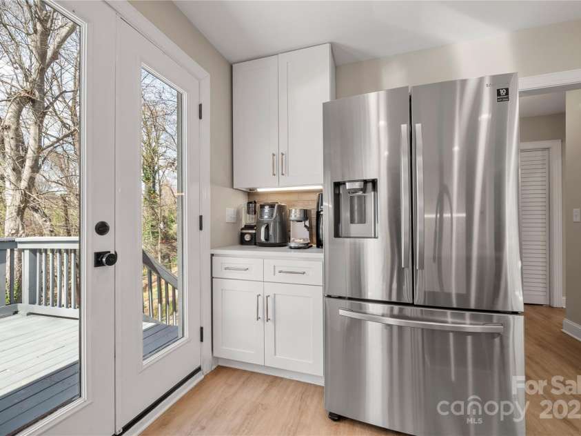 4820 Valley Stream Road, Charlotte, NC 28209.  MLS# CAR4232829, YatesRealty ID 23288. 