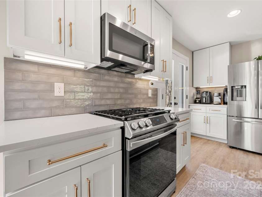 4820 Valley Stream Road, Charlotte, NC 28209.  MLS# CAR4232829, YatesRealty ID 23288. 